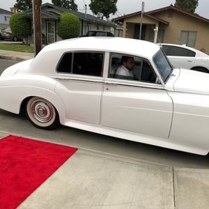 Meet your Posher, Lenora